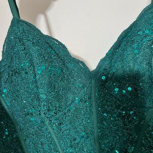 Jules Cleo Dress in emerald green